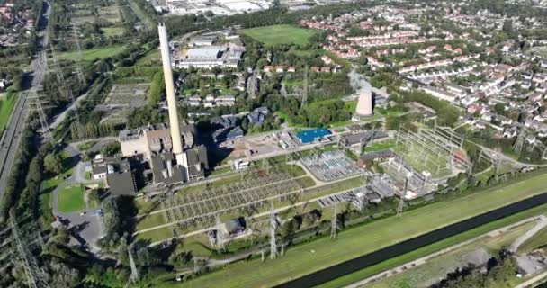 Veduta aerea del drone di una centrale termoelettrica, in particolare la centrale di Essen Karnap. - Filmati, video