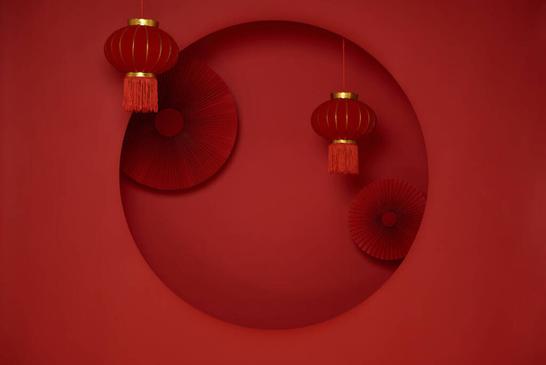 Szczęśliwego chińskiego szablonu noworocznego. Dekoracje tradycyjne festiwalowe papierowe fanki z latarnią na czerwonym tle. - Zdjęcie, obraz