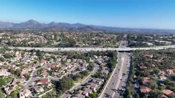 Vista aérea do bairro residencial em Rancho Bernardo, Condado de San Diego, Califórnia. Estados Unidos.  - Filmagem, Vídeo