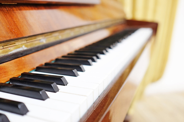 Instrumento de piano clásico
 - Foto, imagen