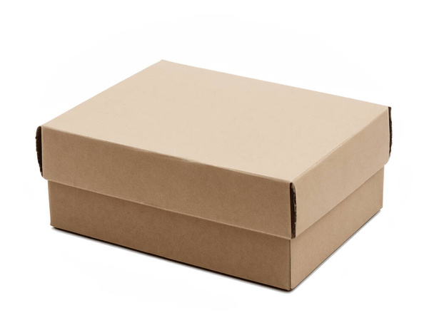 caja de cartón en blanco aislada sobre fondo blanco - Foto, imagen