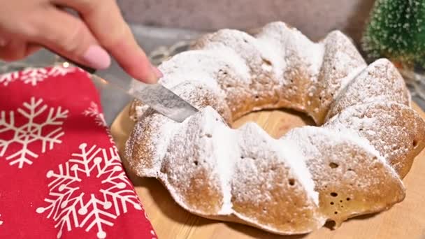 Святковий десерт: врізання в магію різдвяного десерту - Кадри, відео