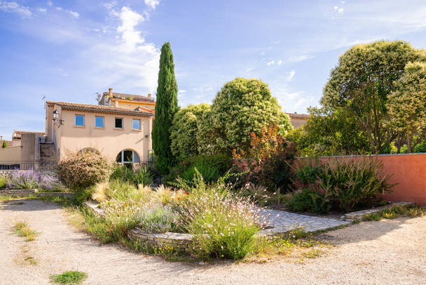 Noulesin linna, pieni kylä Var departementissa Provence Alpes Cote d 'Azurin alueella Ranskassa. - Valokuva, kuva