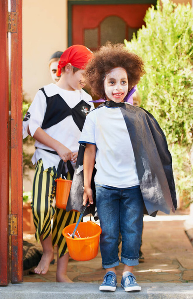 Le encanta vestirse así. niños disfrazados para Halloween - Foto, imagen