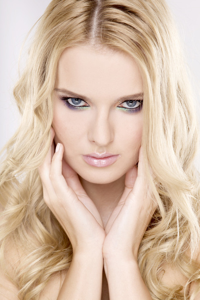 mladá krásná žena s krásnou blond vlasy - Fotografie, Obrázek