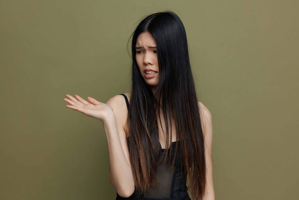 Kosmetická žena roztomilá černá korejština asijské vlasy krásná dívka krása japonky půvab dlouhá móda sexy zelená femininity salon atraktivní portrét vlasy model elegance tvář - Fotografie, Obrázek
