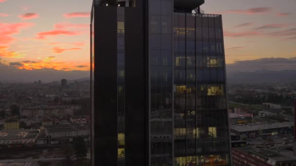 Neues gläsernes Bürogebäude am Niederrhein - Filmmaterial, Video