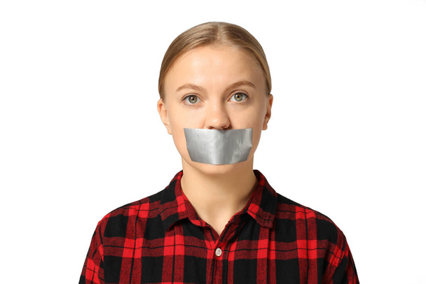 PNG, eine Frau mit zugeklebtem Mund, isoliert auf weißem Hintergrund - Foto, Bild