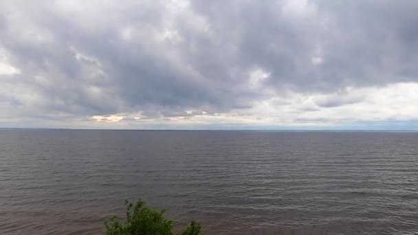 Morze Kijowskie wiosną, prawy brzeg - Materiał filmowy, wideo