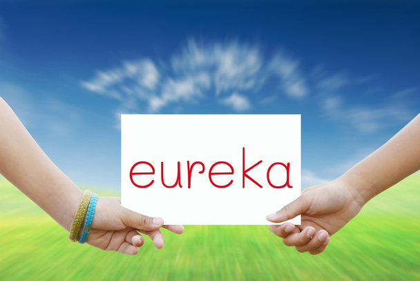 Duas mãos segura um sinal para o eureka
 - Foto, Imagem
