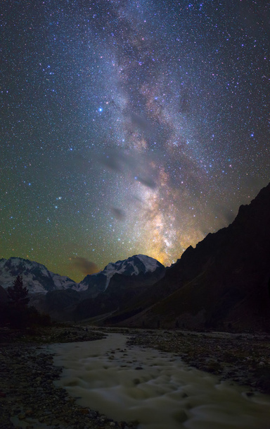 Milky Way over mountains - 写真・画像