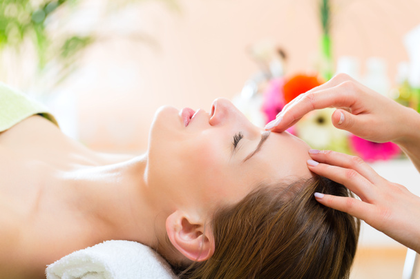Woman getting head massage - Photo, Image