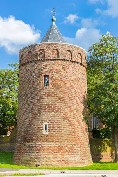 Torre histórica de Rattentoren en el centro de Roermond, Países Bajos - Foto, imagen
