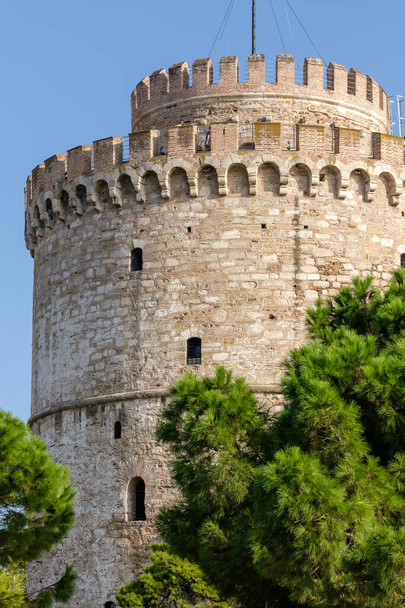 Vue de la Tour Blanche, monument et musée sur le front de mer à Thessalonique Grèce - Photo, image
