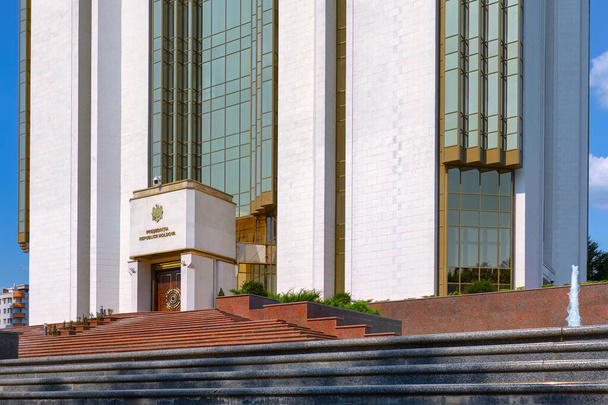 Wejście i schody prezydencji Republiki Mołdowy - Zdjęcie, obraz
