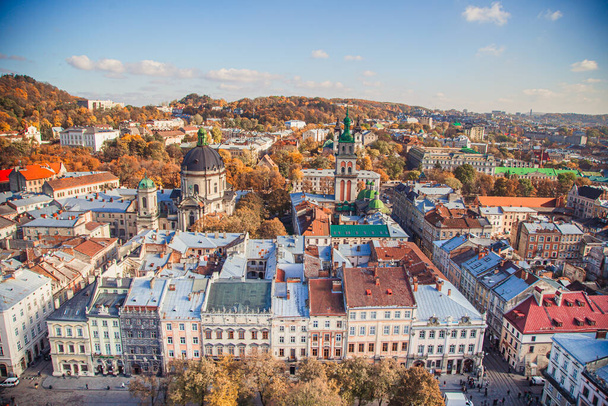 panoramisch uitzicht vanuit de lucht van Lviv - Foto, afbeelding