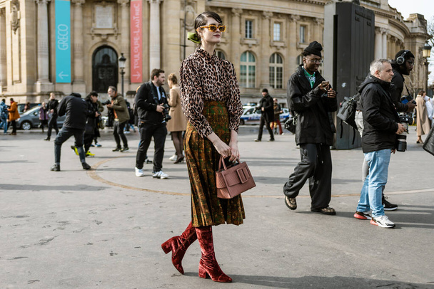 Chloe Hill seen outside CHANEL show, during Paris Fashion Week Womenswear Fall/Winter 20-21. - 写真・画像