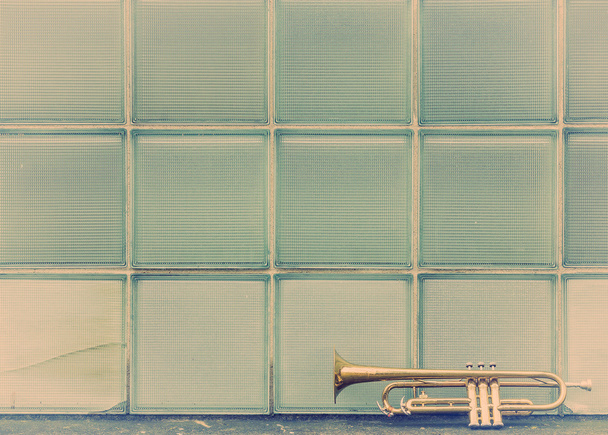 Stará trumpeta okna - Fotografie, Obrázek