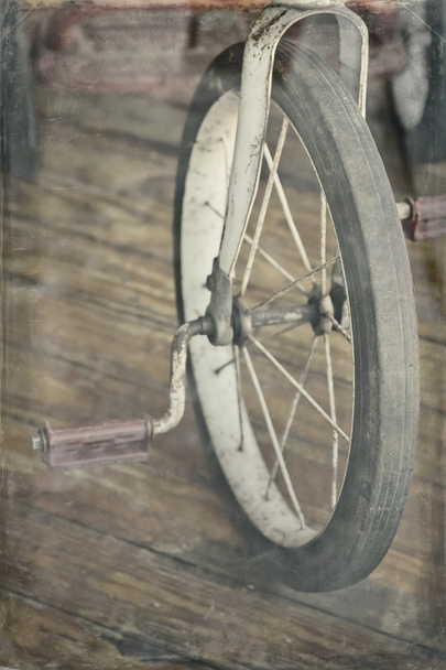 Antiikkinen kolmipyörä
 - Valokuva, kuva