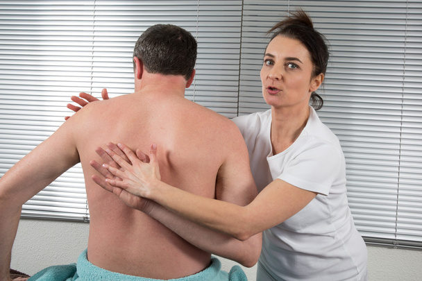 Homme recevant un massage
 - Photo, image