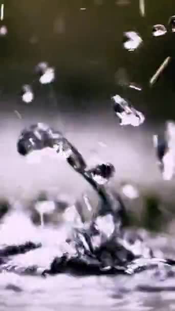 Zware regenval als gevolg van de wereldwijde klimaatverandering, toegenomen neerslag in slow motion - Video
