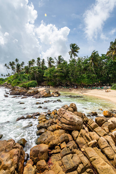 vista panorámica de la playa de mirissa, sri lanka - Foto, Imagen