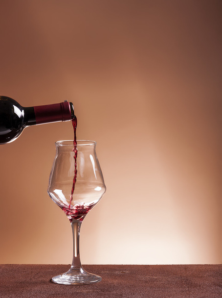 Red wine bottle pouring empty wineglass - Fotografie, Obrázek