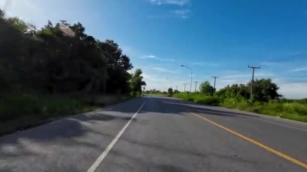 jízda na motorce na silnici - Záběry, video
