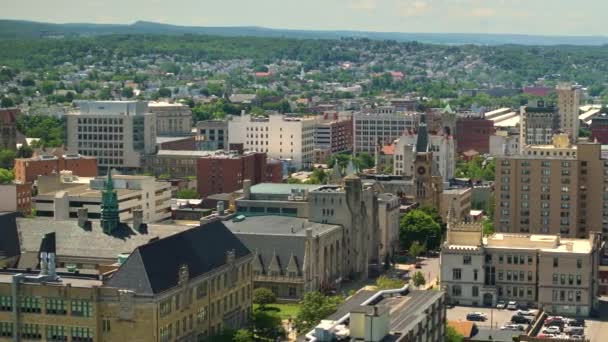 Vista aérea de Scranton, la ciudad más grande del noreste de Pensilvania con antigua arquitectura histórica. Paisaje urbano panorámico de EEUU. - Imágenes, Vídeo