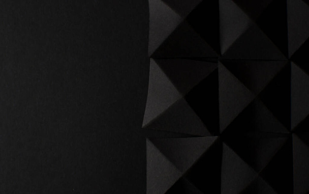 Abstraktní černé pozadí s černými geometrickými tvary, kopírovací prostor - Fotografie, Obrázek