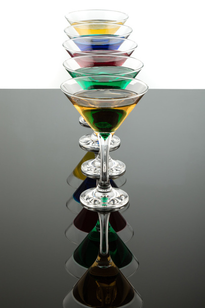 cocktails colorés en ligne  - Photo, image