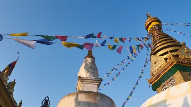 A Swayambhunath sztúpa a kék ég - Felvétel, videó