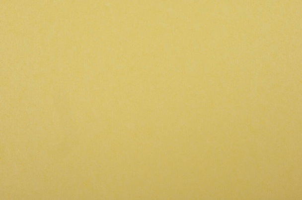 Origami, effen achtergrond gekleurd papier dof geel - Foto, afbeelding