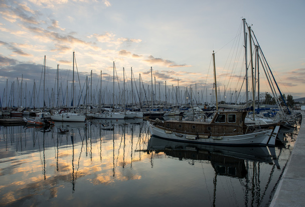 Bateaux à Marina au coucher du soleil
 - Photo, image