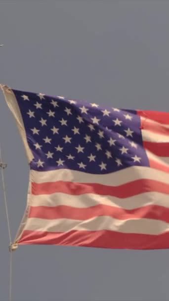 американський прапор у вітрі - Кадри, відео