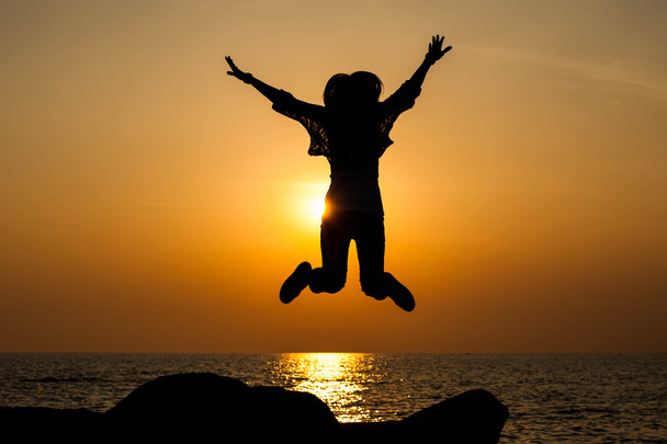 Mujer exitosa saltando
 - Foto, Imagen