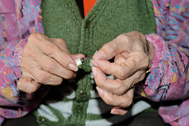 Munka wellness-ként: A nyugdíjasok gyógyító ereje - Fotó, kép