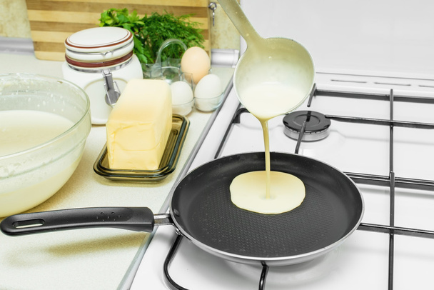 Panquecas de cozinha
 - Foto, Imagem