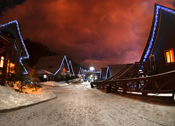 Estância de esqui no inverno, Bukovel na Ucrânia
     - Foto, Imagem