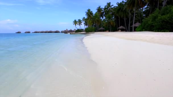 Egzotikus homokos strandok és a bungalók óceán - Felvétel, videó