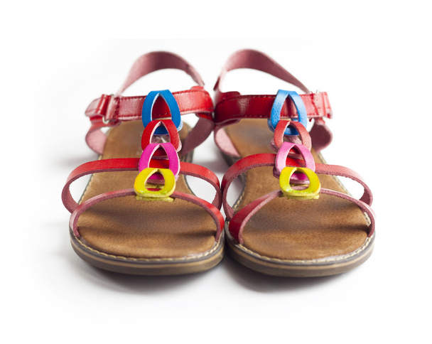 Paar kleurrijke vrouwelijke sandalen - Foto, afbeelding