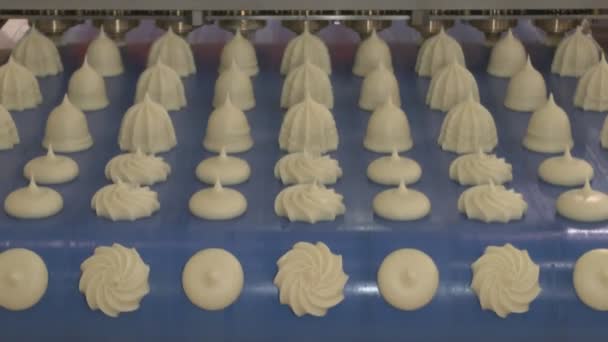 Tészta elkészítése péksüteményekhez - Felvétel, videó