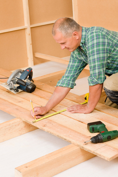 Handyman home improvement wooden floor renovation - Zdjęcie, obraz