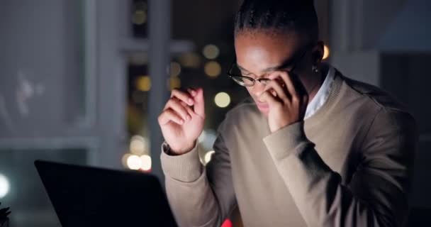 Business man, headache and laptop at night for eye strain of glasses, vertigo problem or crisis of brain fog. Tired, burnout or frustrated black male employee working late in stress, pain and anxiety. - Footage, Video
