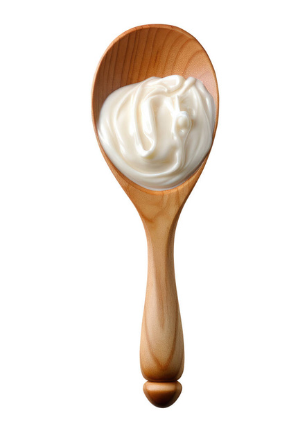Crema agria en cuchara de madera aislada sobre fondo blanco. Vista superior. - Foto, imagen