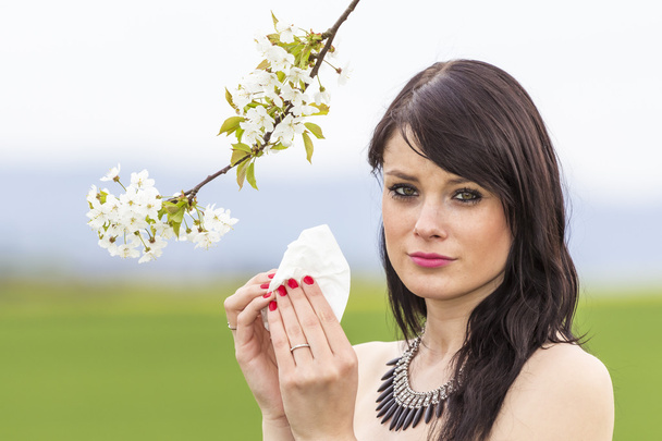 Szomorú szénanátha lány tavasz természet virág ág - Fotó, kép