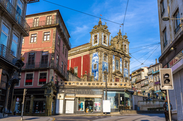 Vista da Igreja de Saint Ildefonso no Porto, Portugal
 - Foto, Imagem