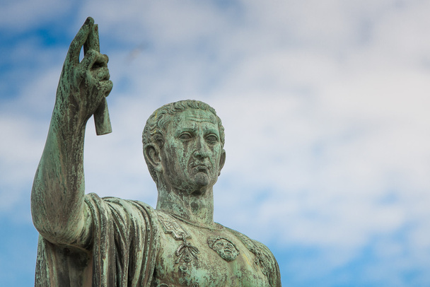Estatua de Cayo Julio César en Roma, Italia
 - Foto, imagen