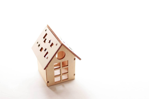 Cute miniaturowy dom z drewna - Zdjęcie, obraz
