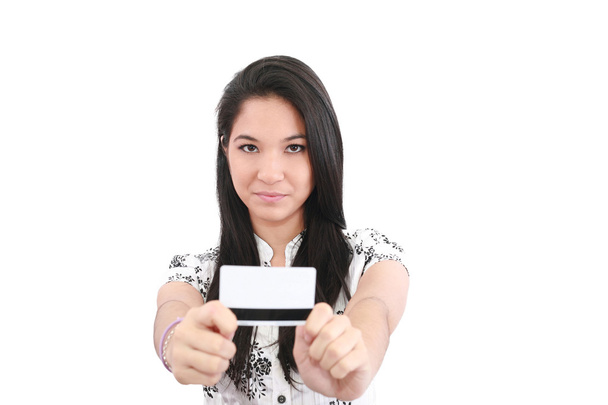 Mujer con una tarjeta de crédito en la mano, concéntrese en la mujer
 - Foto, Imagen